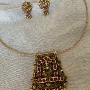 Necklace and studs